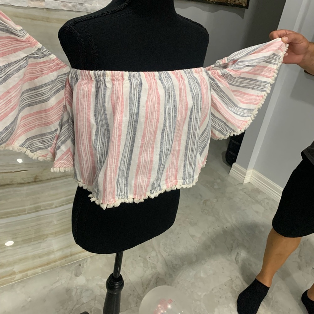 Women’s GB Off‎ Shoulder Mid Riff Pastel Blouse. Size XS (275)